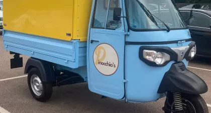 Pinocchio's Piaggio Coffee Cart drinks stall at Edenbridge Thursday Market